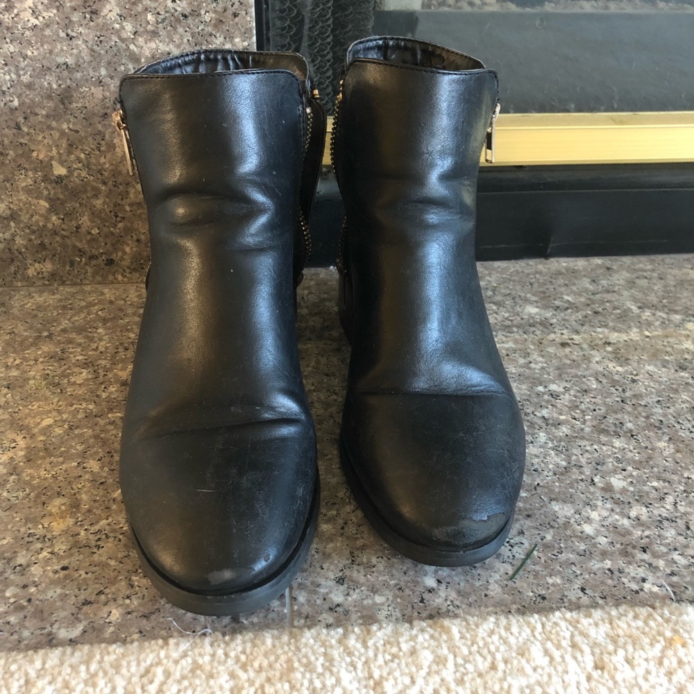 Women’s Black Boots w/ Gold Metal Zipper Sz 7